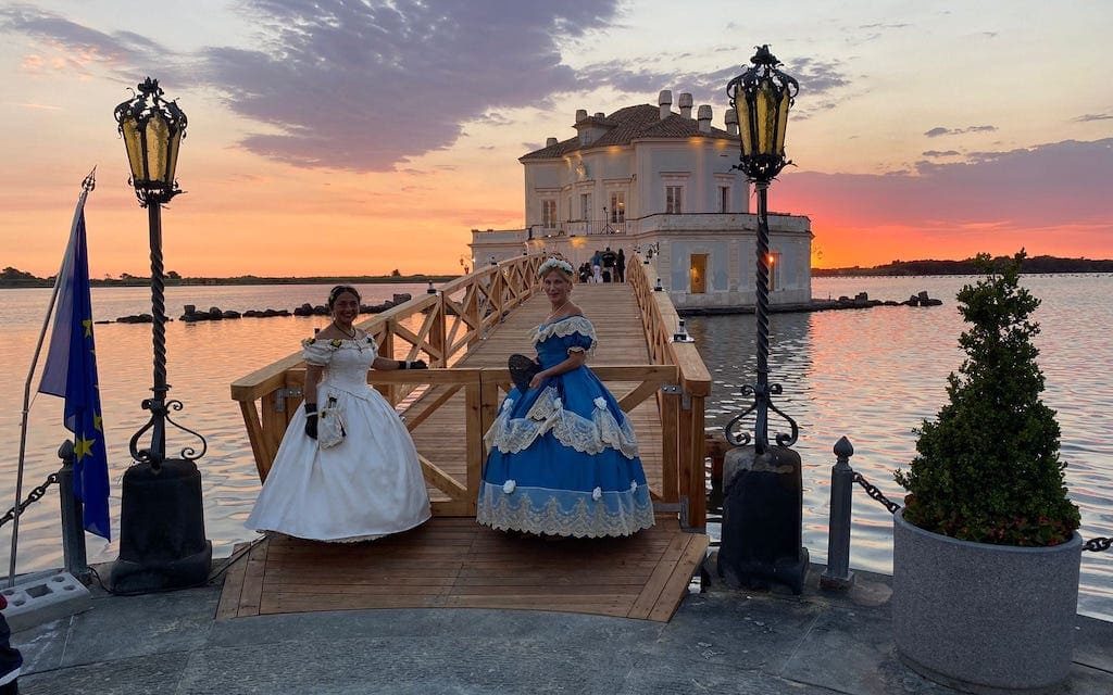 Natale a Bacoli: Gran Ballo dell’Ottocento alla Casina Vanvitelliana del Fusaro