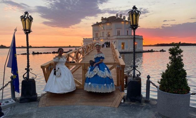 Natale a Bacoli: Gran Ballo dell’Ottocento alla Casina Vanvitelliana del Fusaro