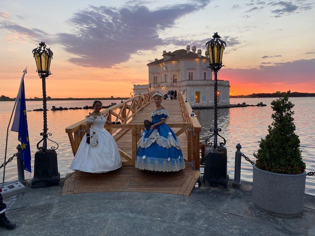 Natale a Bacoli: Gran Ballo dell’Ottocento alla Casina Vanvitelliana del Fusaro