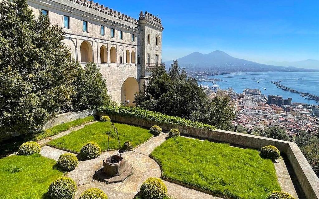 Certosa di San Martino e Pedamentina: c’è chi scende e c’è chi sale