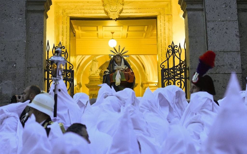 Processione Bianca e Processione Nera nella Pasqua di Sorrento