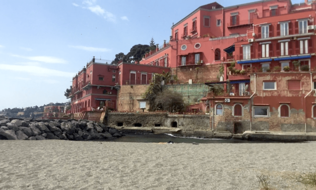 Spiagge libere di Posillipo a Napoli, guida alla prenotazione online