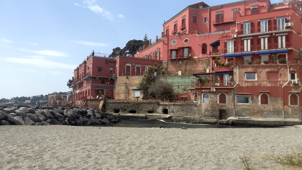 Spiagge libere di Posillipo a Napoli, guida alla prenotazione online