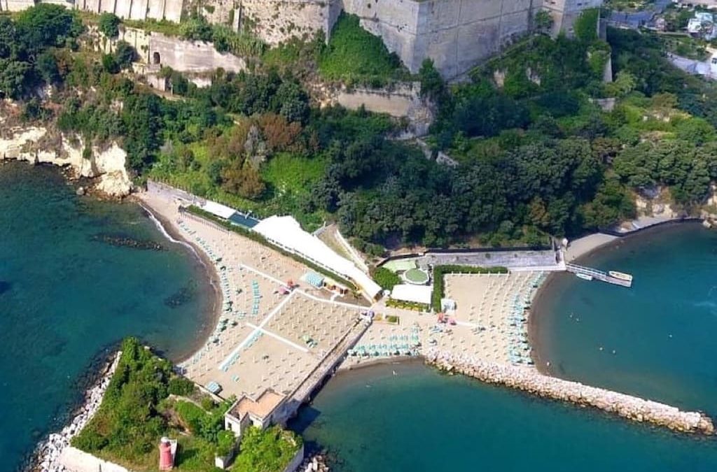 Spiaggia del Castello di Baia