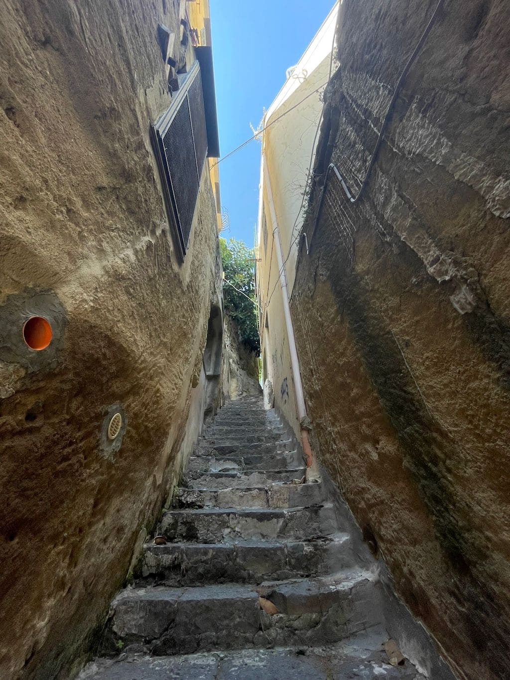 Salita Villanova, l'antica pedamentina di Posillipo