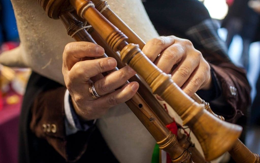 Natale a Napoli, gli Zampognari e la tradizione della Novena