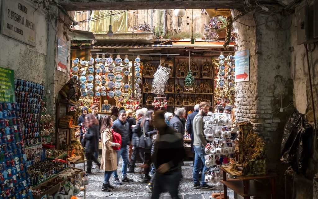 Inizia il Natale a San Gregorio Armeno e ai Decumani