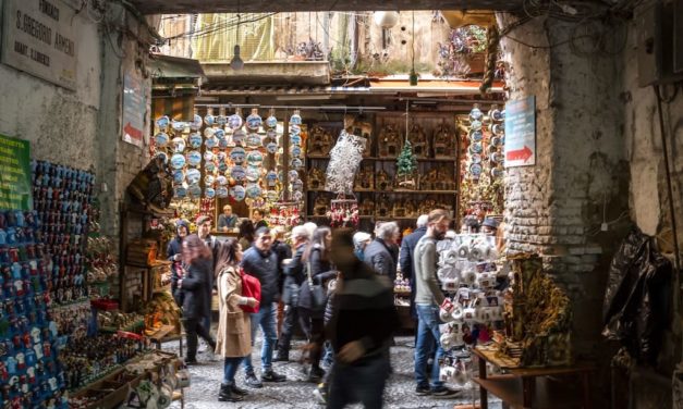 Inizia il Natale a San Gregorio Armeno e ai Decumani