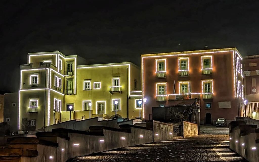 Natale di Pozzuoli 2023 con ruota panoramica e pista di pattinaggio