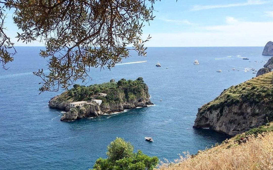 Scoglio di Isca, l’isolotto di Eduardo De Filippo
