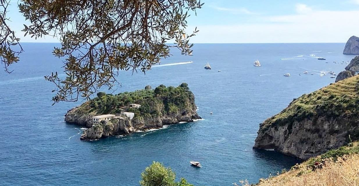 Scoglio di Isca, l’isolotto di Eduardo De Filippo