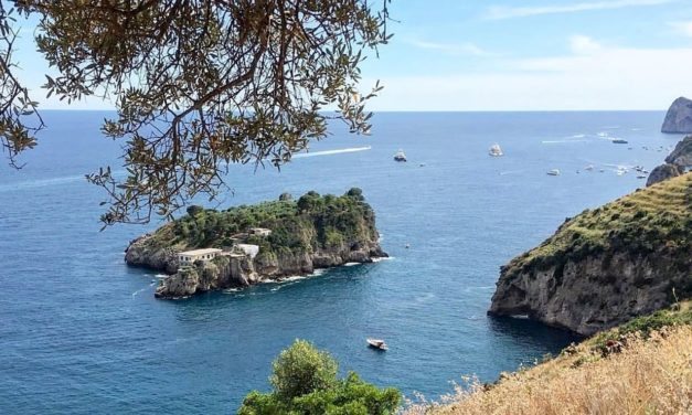 Scoglio di Isca, l’isolotto di Eduardo De Filippo