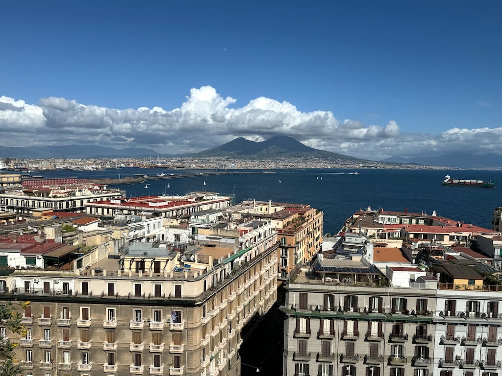 Golfo di Napoli e il Vesuvio dal Monte Echia