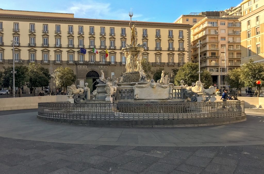 Fontana del Nettuno in piazza del Municipio Napoli