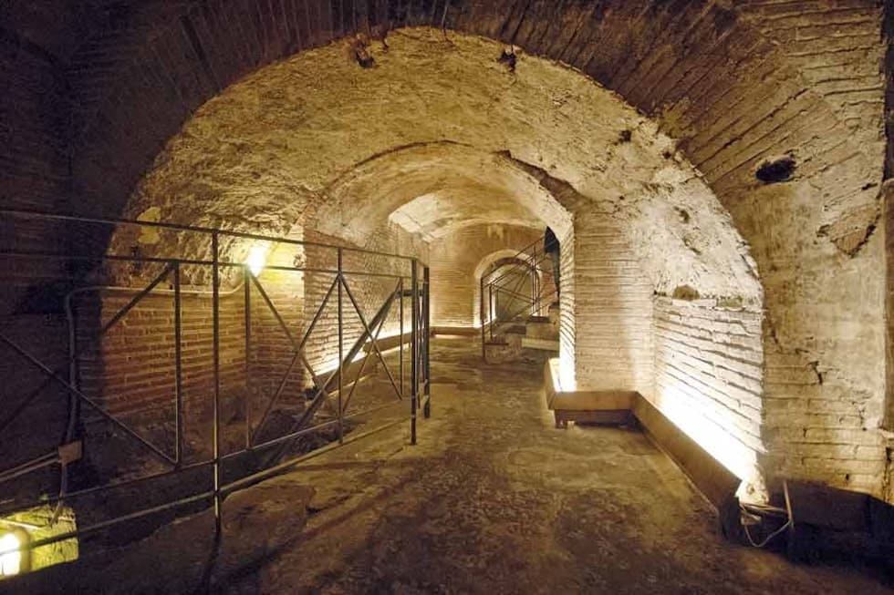 Resti del Teatro Romano all'Anticaglia Napoli