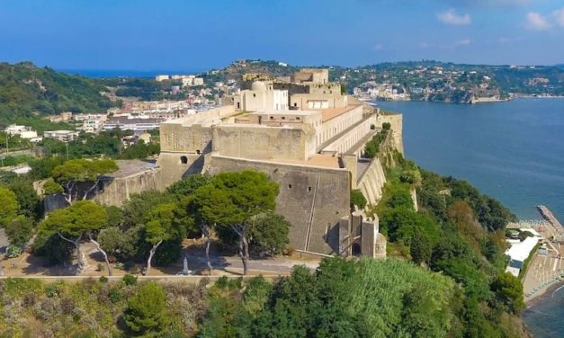 Castello Aragonese di Baia, storia e informazioni
