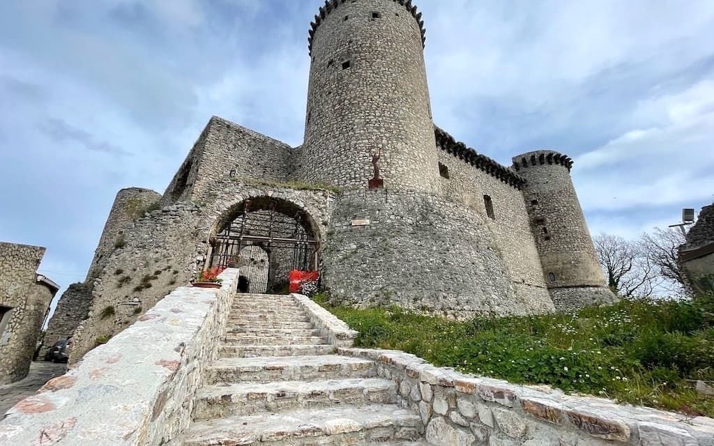 Il borgo medievale di Riardo ed il suo castello longobardo