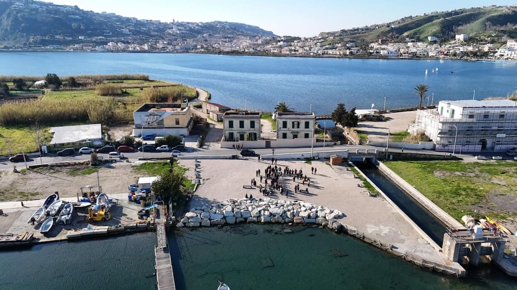 Casevecchie, Bacoli. Spiaggia e Belvedere sul Golfo di Napoli