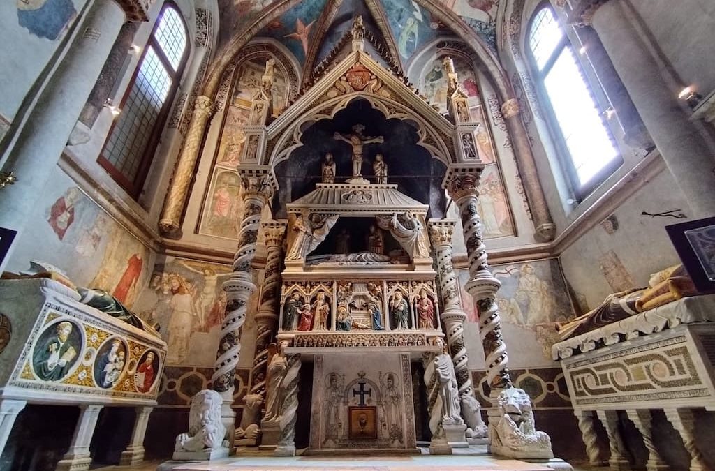 Cappella dei Capece Minutolo: Tesoro Nascosto nel Duomo di Napoli