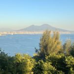 Ferragosto 2025 a Napoli: musica all’alba e al tramonto tra mare e tradizione
