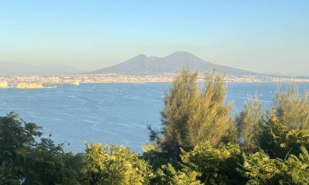 Ferragosto 2025 a Napoli: musica all’alba e al tramonto tra mare e tradizione